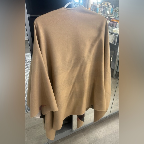 Burberry Reversible Merino Wool Poncho/Cape - Picture 13 of 13